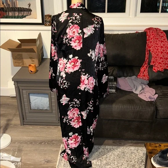 Floral Black and Pink Women's Kimono/robe - Picture 3 of 3